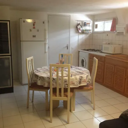 Les Lauriers Apartment *